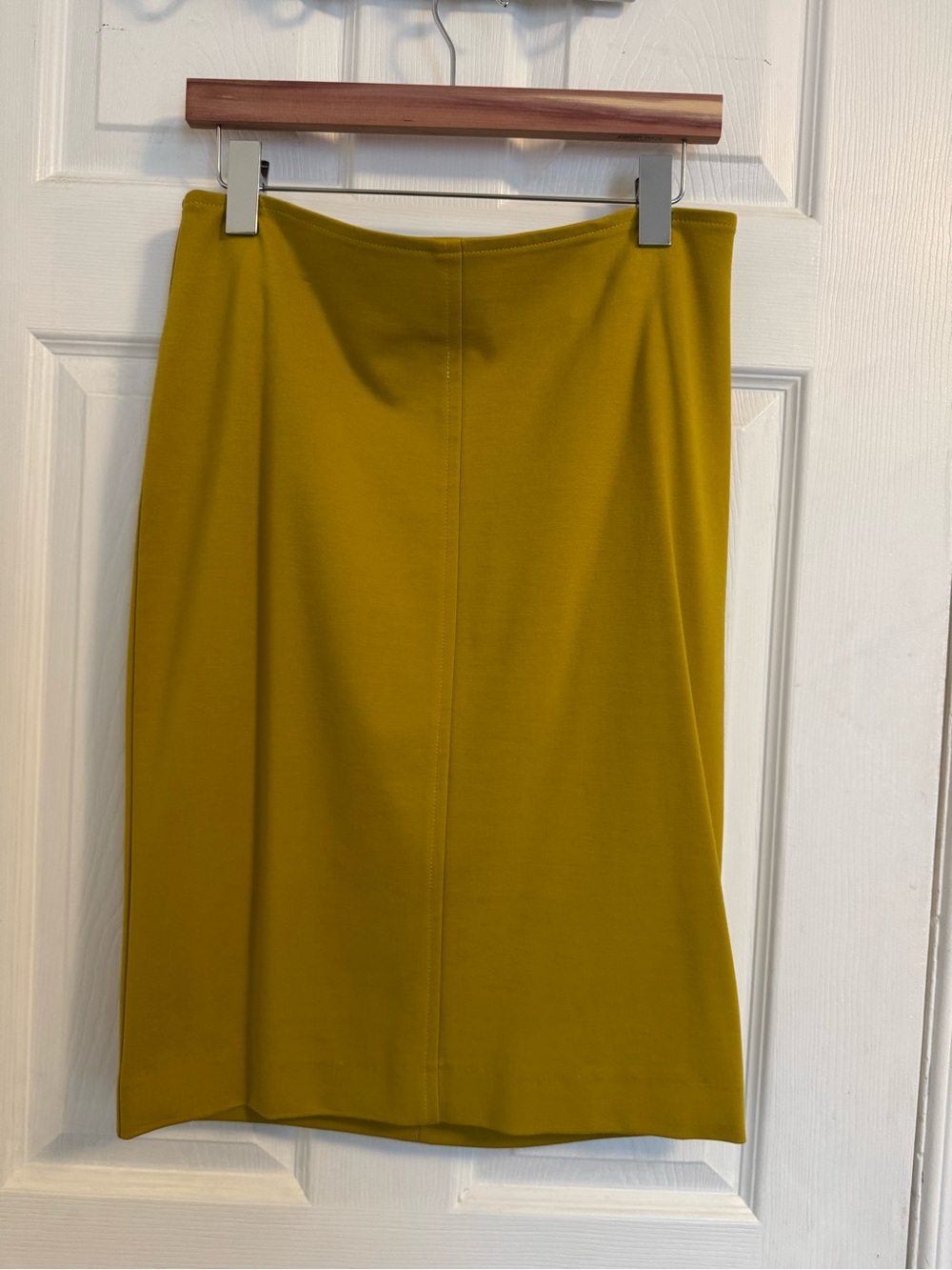Femme de Carrière Middle Seam Fitted Pencil Skirt in Mustard Yellow